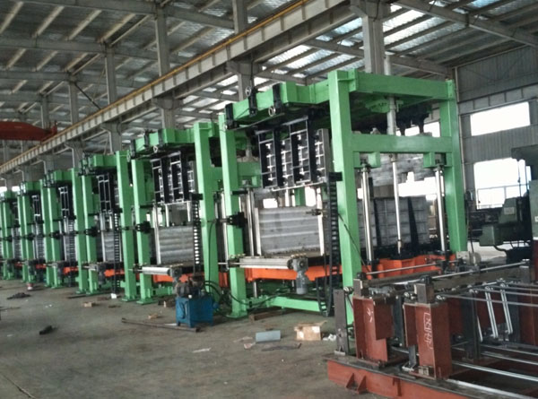 Straight line hydraulic cabinet foaming line